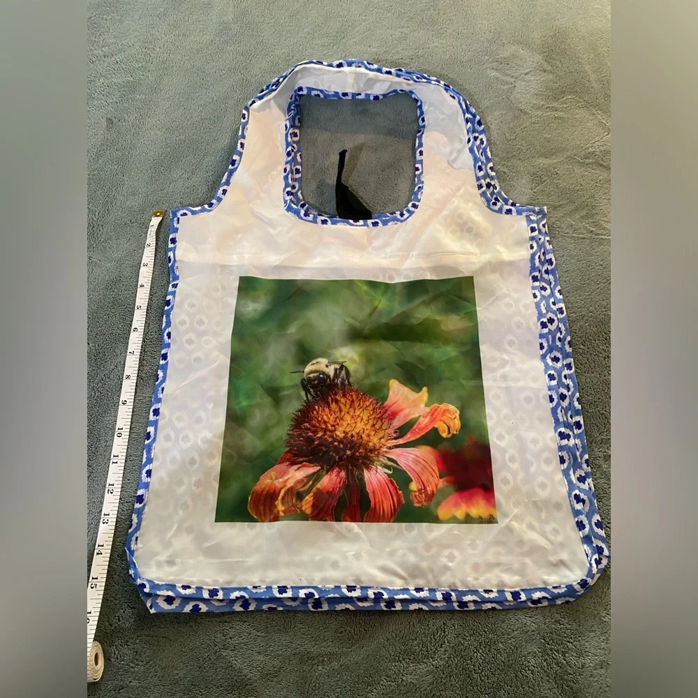 Honey bee on flower substantial sholder bag grocery or shopping bag NEW